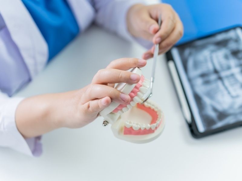 Qual a melhor prótese dentária? Descubra o tratamento ideal para o seu sorriso